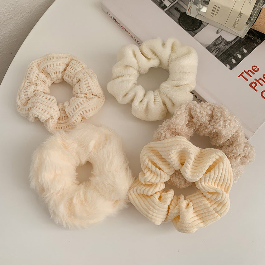 CozyPlush Velvet Hair Scrunchie – Soft & Stylish Ponytail Holder